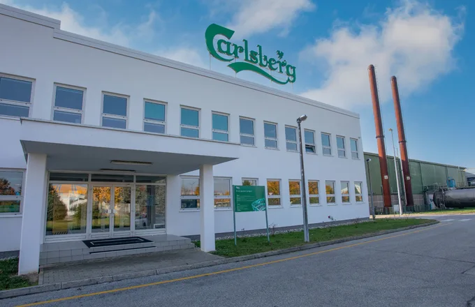 Upravna zgrada pivovare Carlsberg s natpisom na krovu